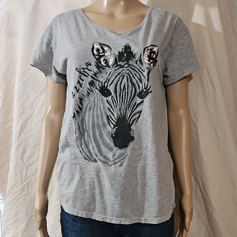 Secret Treasures Gray Zebra Graphic Tee